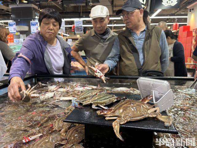 国庆假期梭子蟹大闸蟹成“香饽饽”