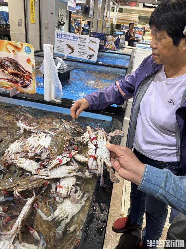 国庆假期梭子蟹大闸蟹成“香饽饽”