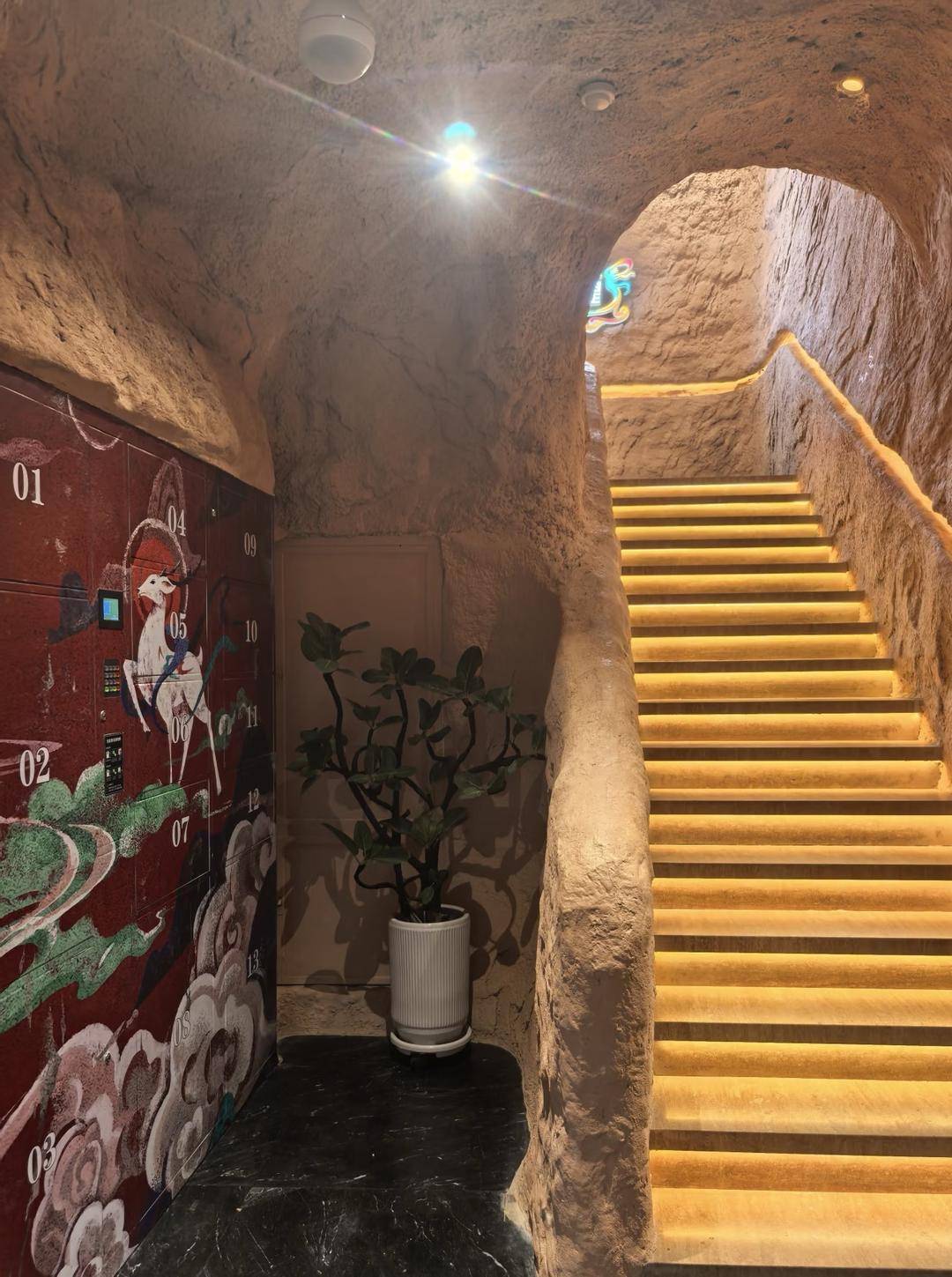 敦煌一“豪华”公厕成网红打卡点 管理单位：初心是传播地域文化特色