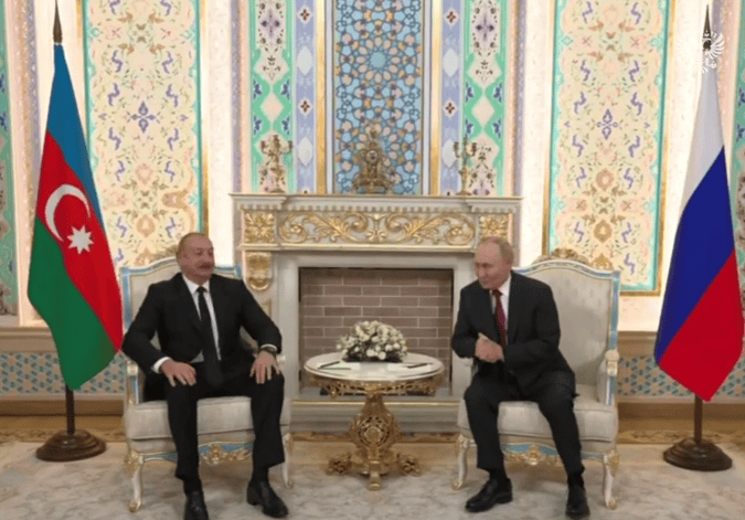 普京与阿利耶夫举行会谈 讨论阿航客机失事事件