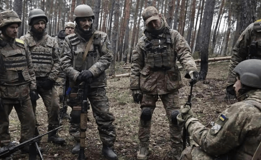 俄军夜袭意外收获，导弹炸死多名英国军官，乌克兰军队又组织惩戒连反扑