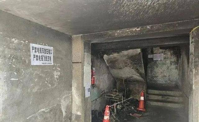 仅仅30秒，男子全身烧伤90%！别再这样充电！