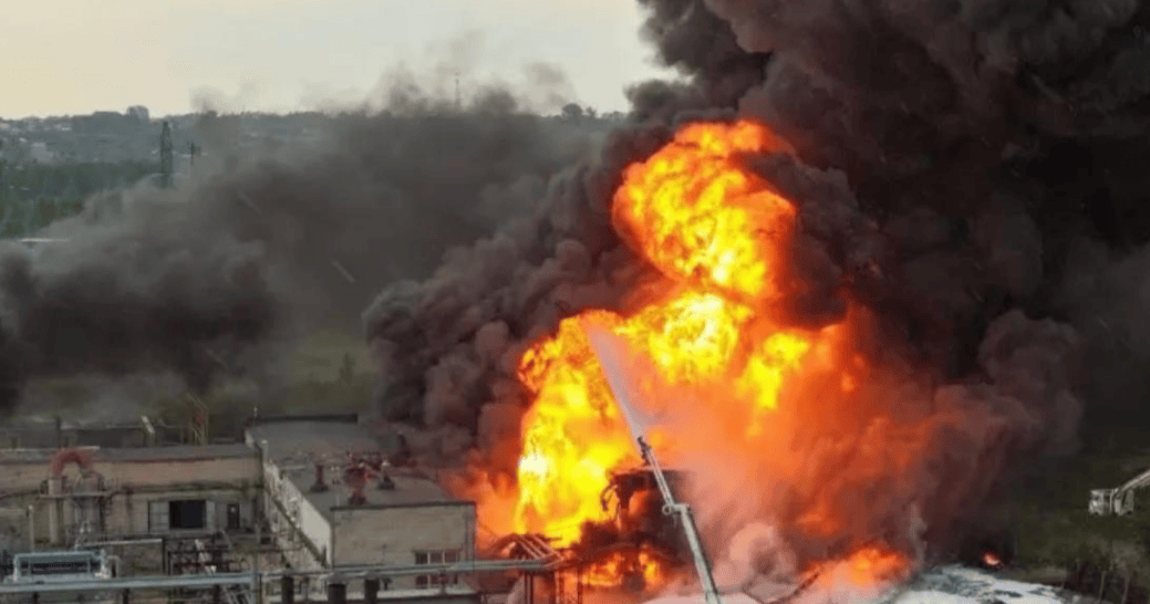 乌克兰被炸得“暗无天日”，泽连斯基骤感不妙，直指俄罗斯是故意“散播混乱的种子”