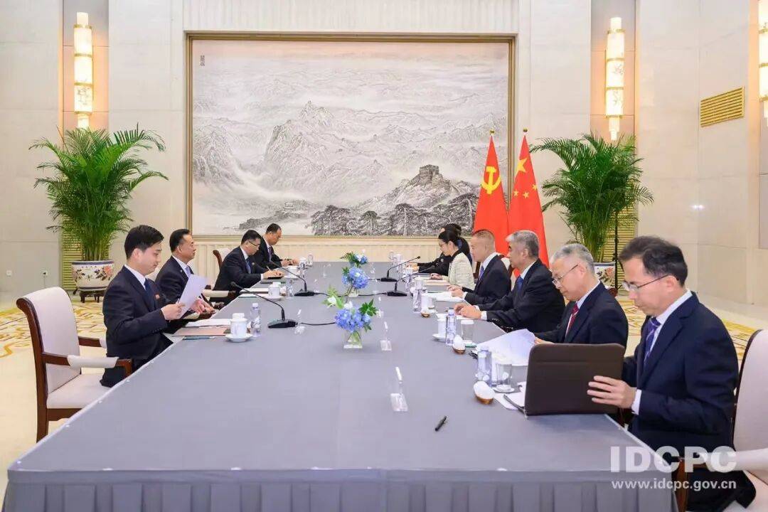 刘海星会见朝鲜驻华大使李龙男