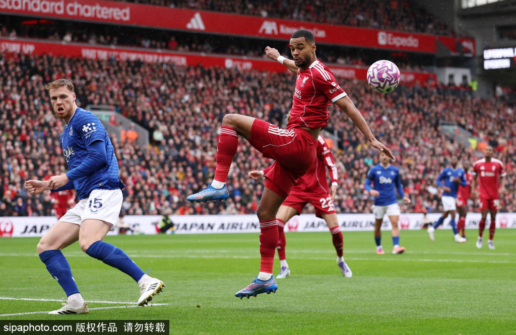 阿莫林的“战术骗局”让斯洛特措手不及，曼联客场掀翻利物浦