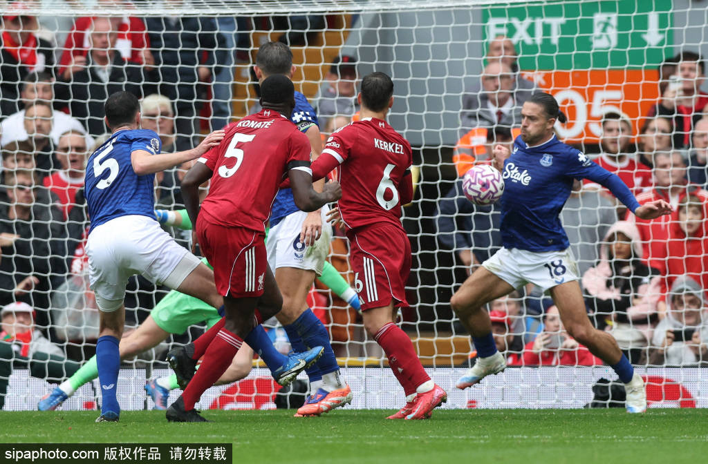 罗伊·基恩炮轰范戴克：利物浦队长该照镜子反思，卫冕冠军压力山大